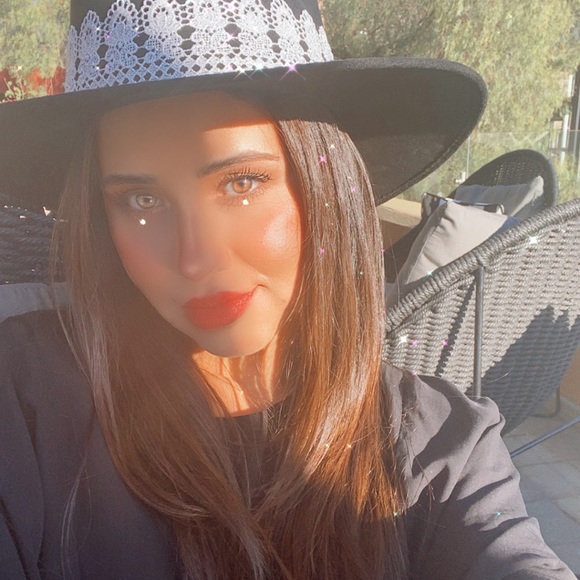 Meet the Posher Other - Meet your Posher, Karla